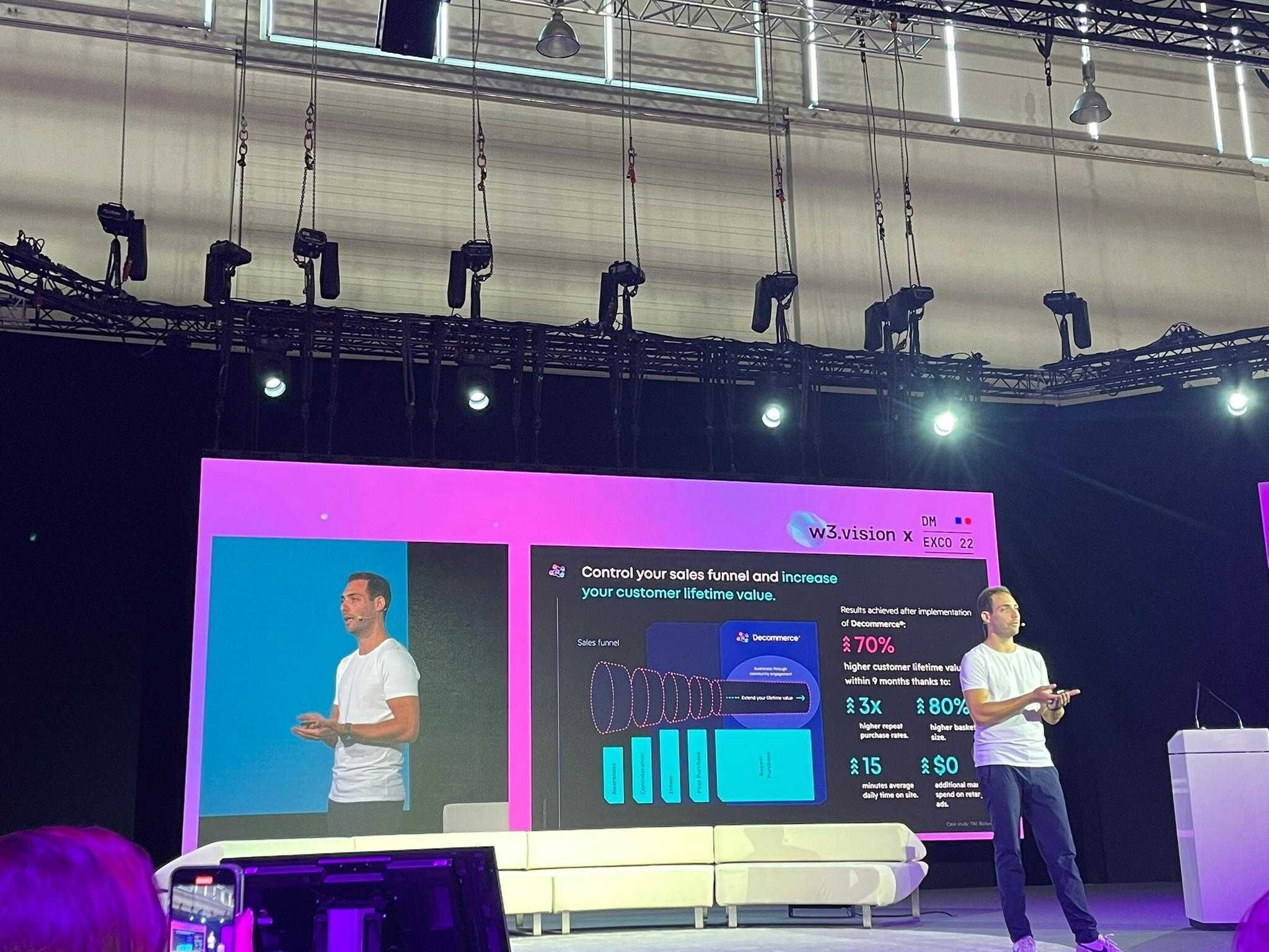 Roy presenting at DMEXCO 2022